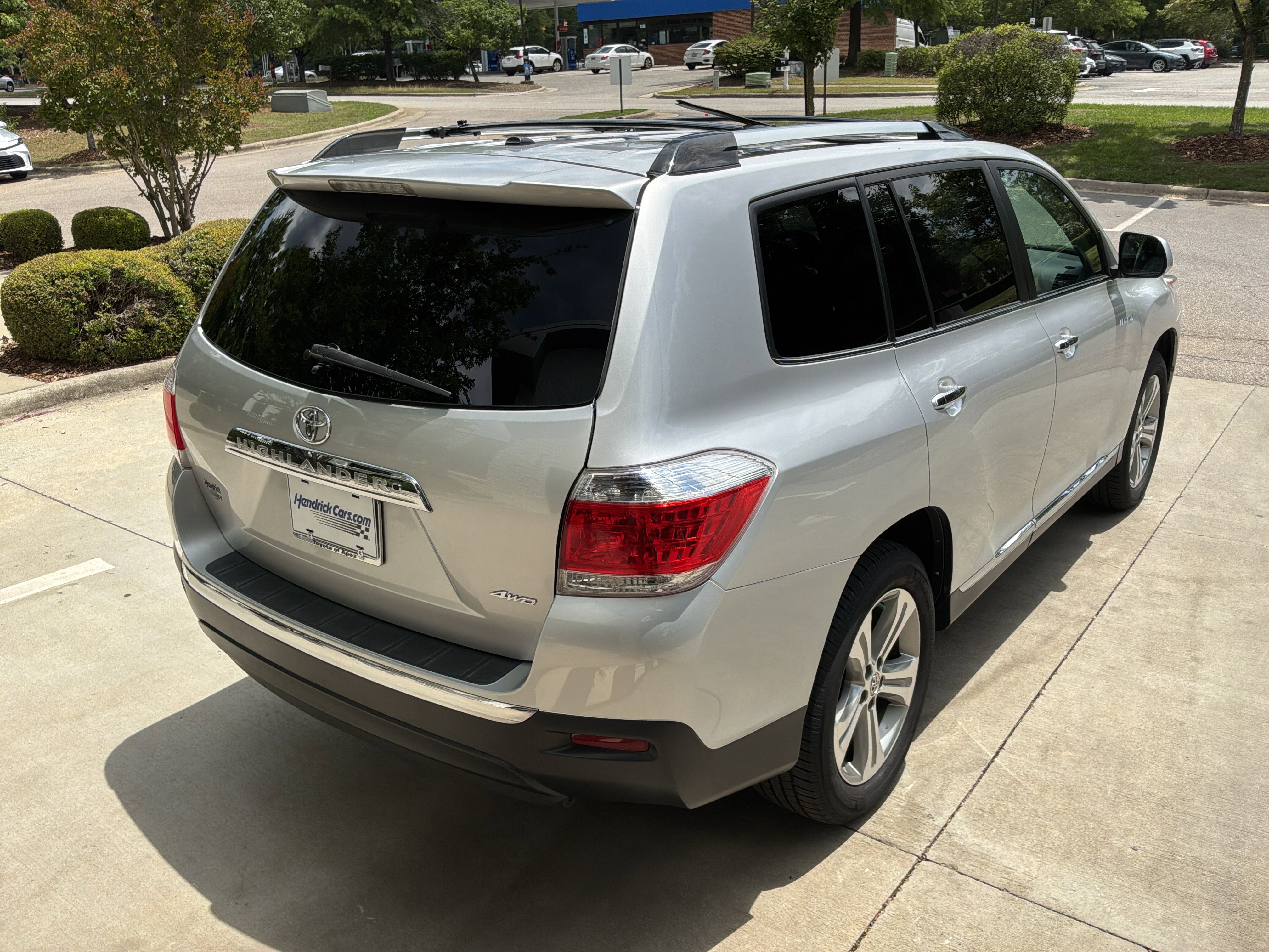 Used 2011 Toyota Highlander Limited w/ Tow Pkg AWD/4WD image 10