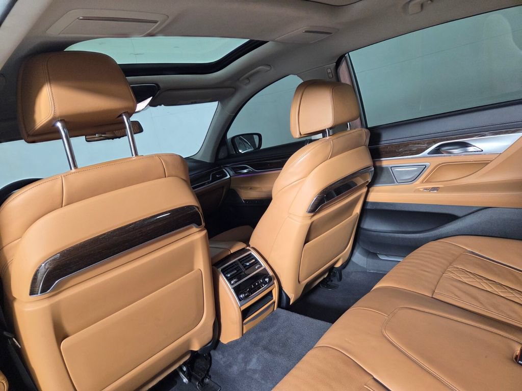 Used 2020 BMW 750i xDrive w/ Autobahn Package AWD/4WD image 24