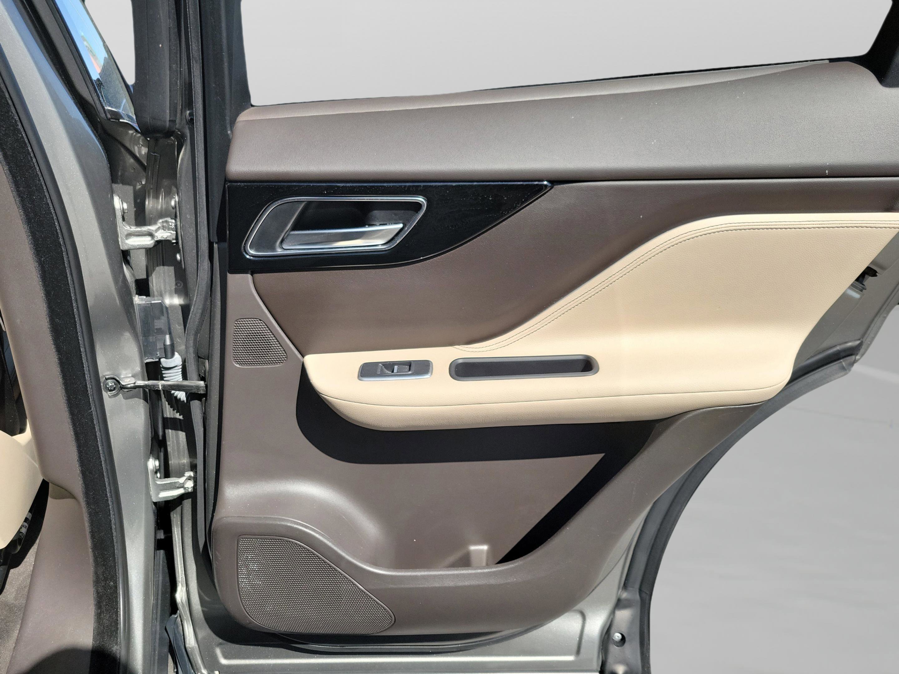 Used 2020 Jaguar F-PACE Prestige image 27