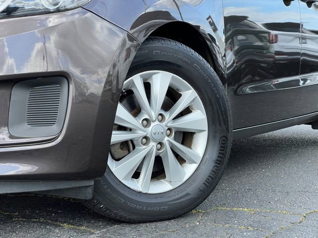Used 2016 Kia Sedona LX w/ LX Convenience Package image 2