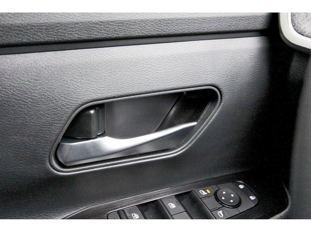 New 2026 Nissan Kicks SV w/ Charging Package FWD image 17