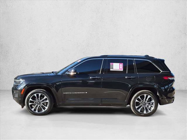 Used 2022 Jeep Grand Cherokee Overland w/ Luxury Tech Group IV AWD/4WD image 9