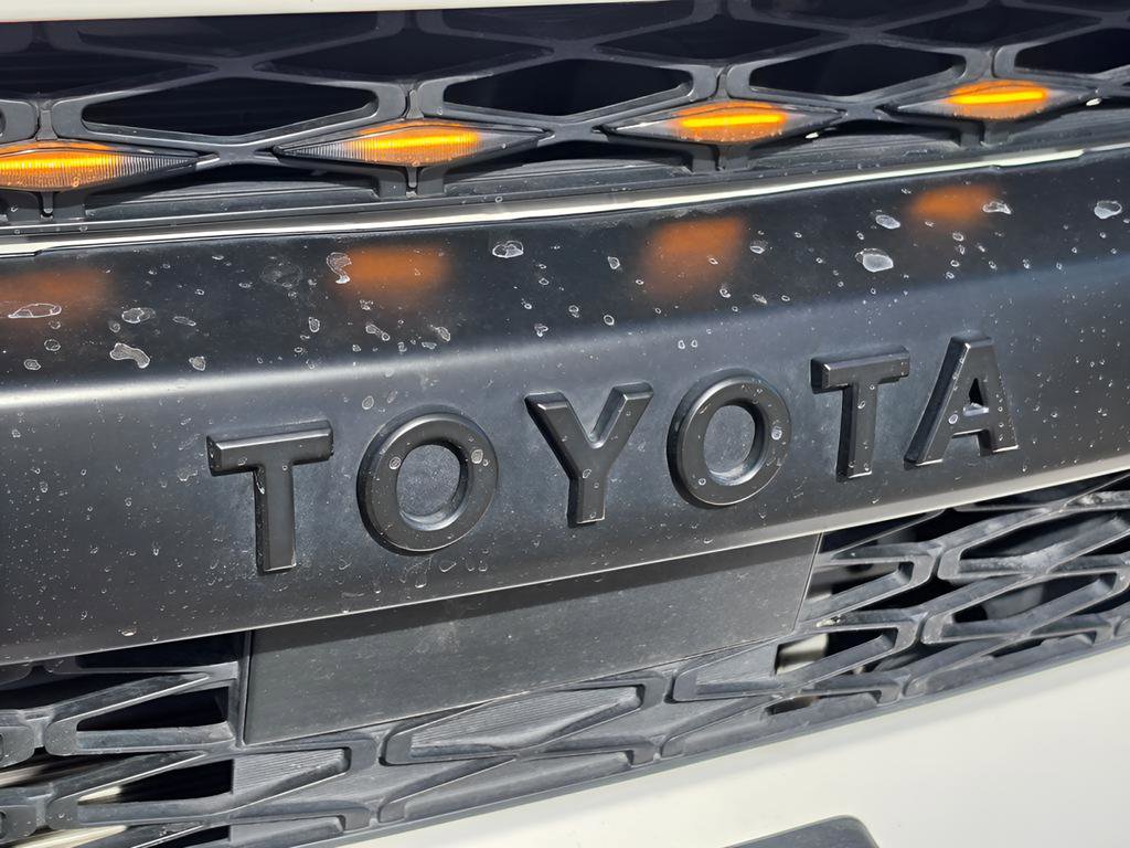 Used 2022 Toyota 4Runner SR5 Premium w/ Moonroof Package AWD/4WD image 40