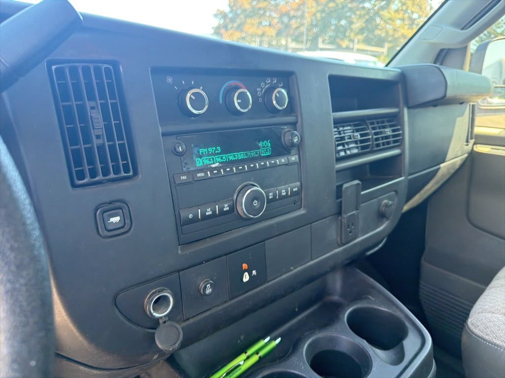 Used 2016 GMC Savana 2500 RWD image 9