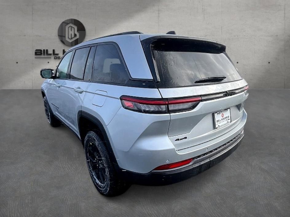 New 2026 Jeep Grand Cherokee Laredo image 9