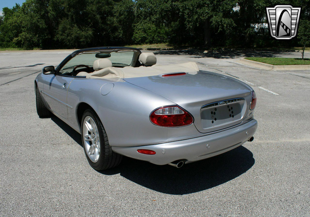 Used 2002 Jaguar XK8 Convertible image 8