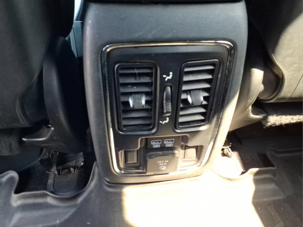 Used 2019 Jeep Grand Cherokee Limited w/ Trailer Tow Group IV AWD/4WD image 7
