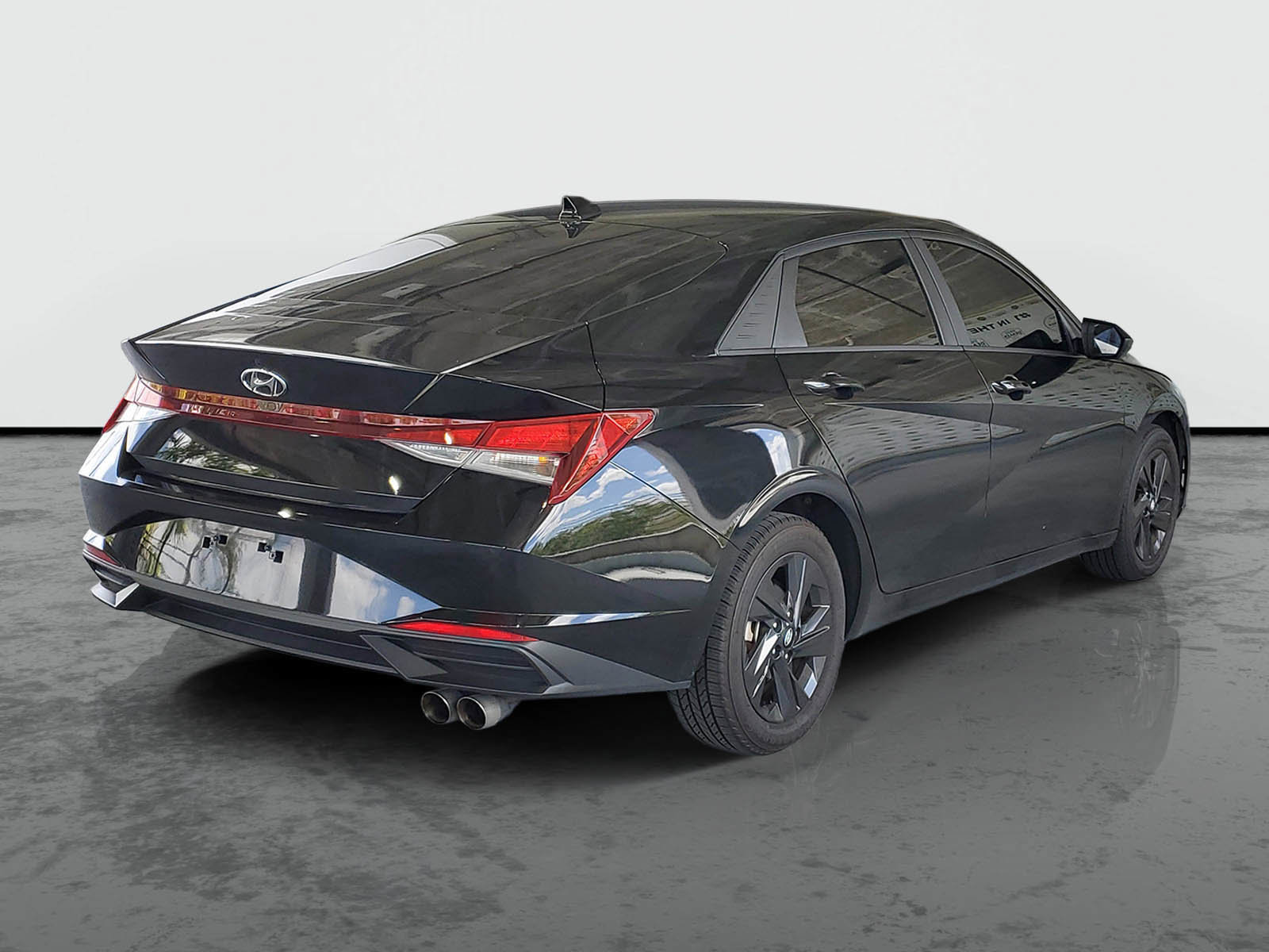 Used 2023 Hyundai Elantra SEL FWD image 2