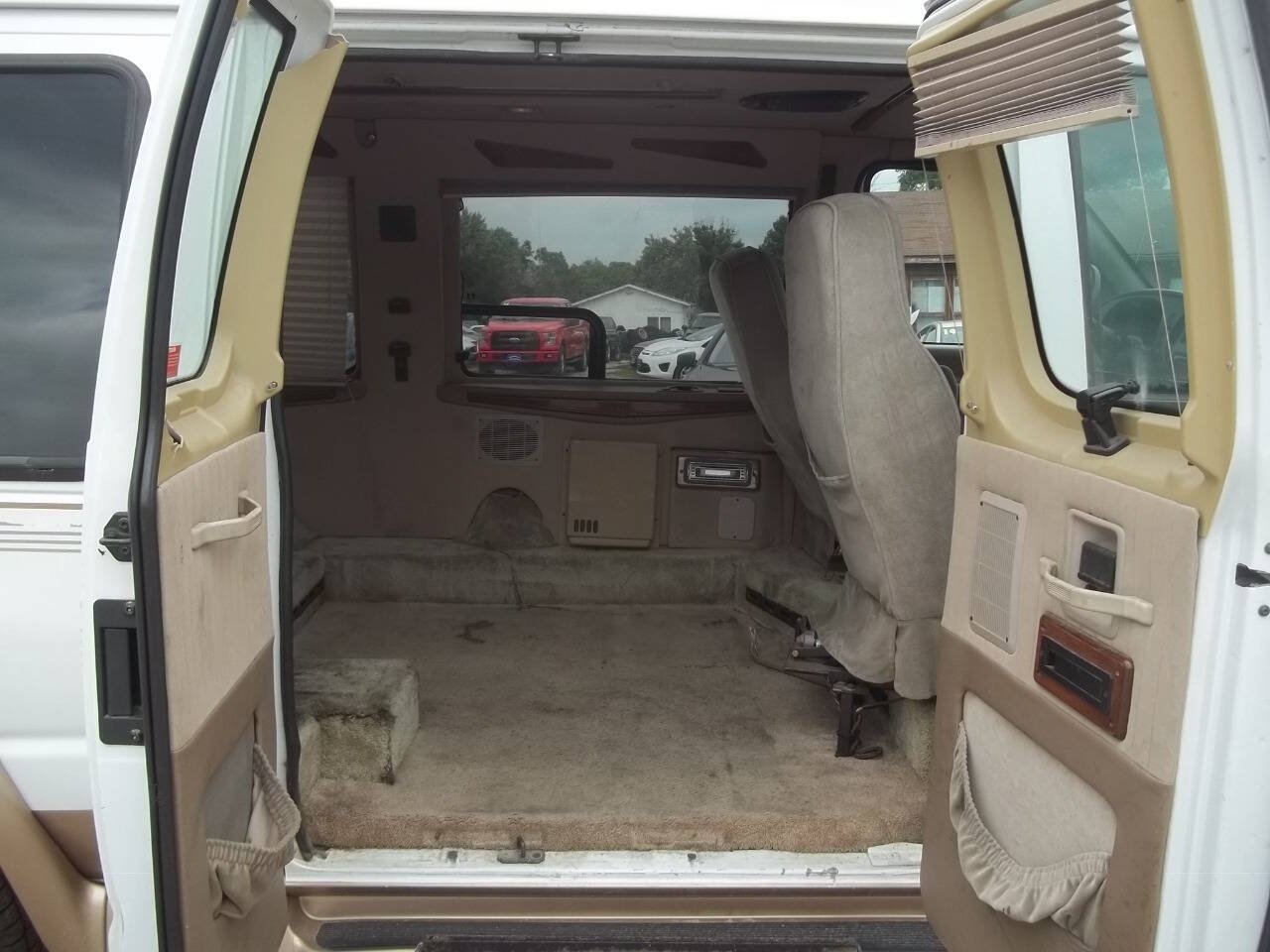 Used 2001 Ford E-150 and Econoline 150 RWD image 11