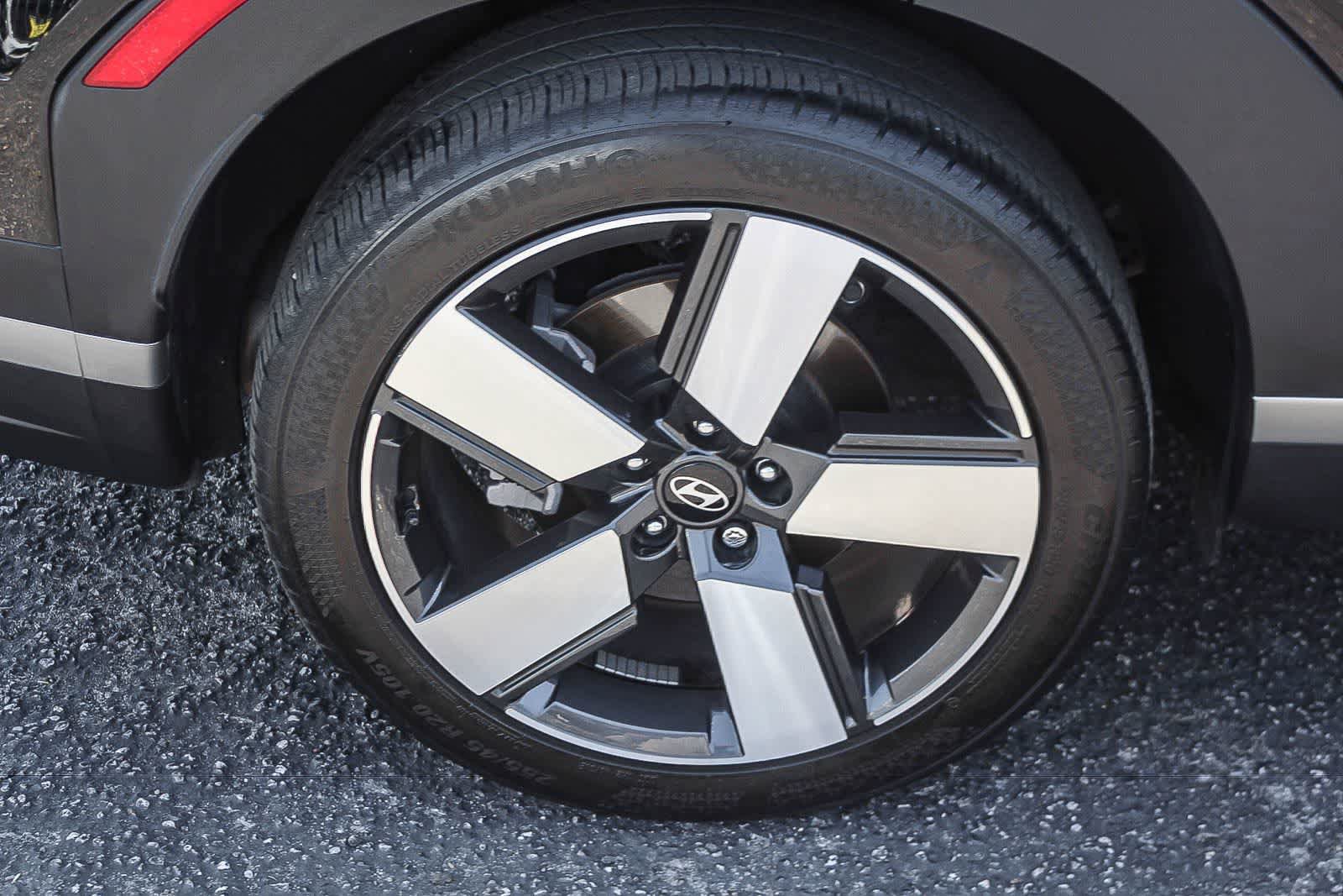 Certified 2024 Hyundai Santa Fe Limited FWD image 11