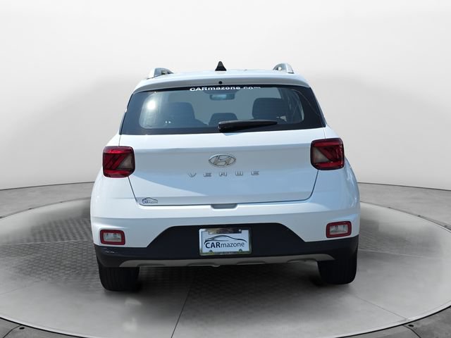 Used 2022 Hyundai Venue SEL FWD image 4