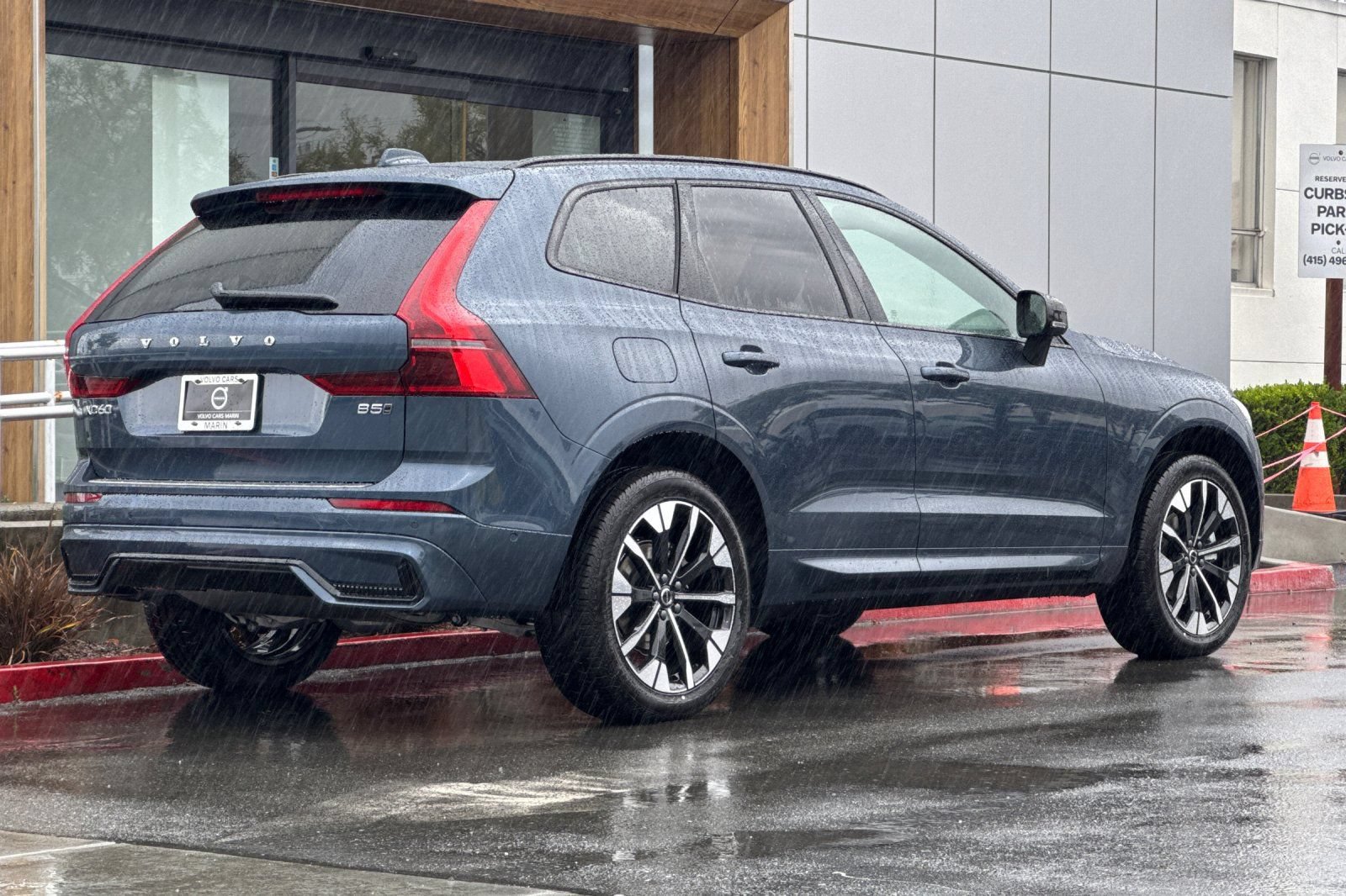 Used 2026 Volvo XC60 B5 Plus w/ Climate Package AWD/4WD image 2