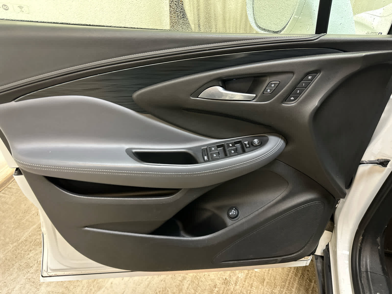 Used 2020 Buick Envision Essence FWD image 26