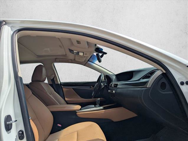 Used 2016 Lexus GS 200t w/ Preferred Accessory Package RWD image 15