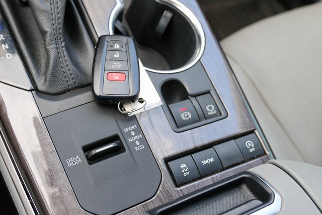 Used 2021 Toyota Highlander Limited image 29