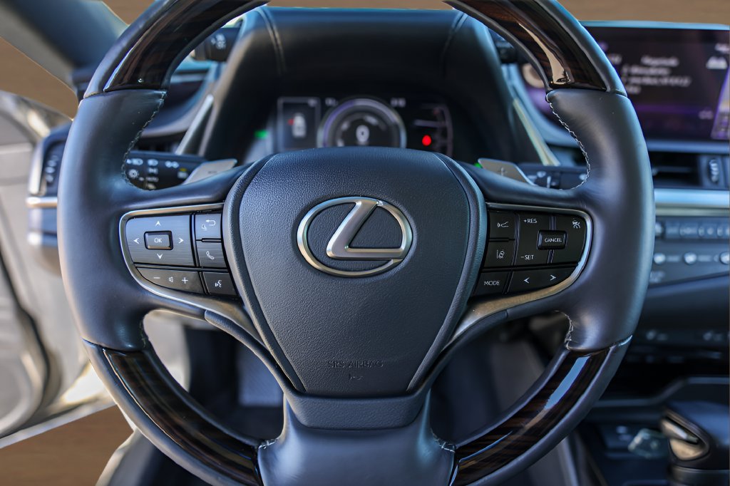Used 2021 Lexus ES 300h w/ Premium Package FWD image 12