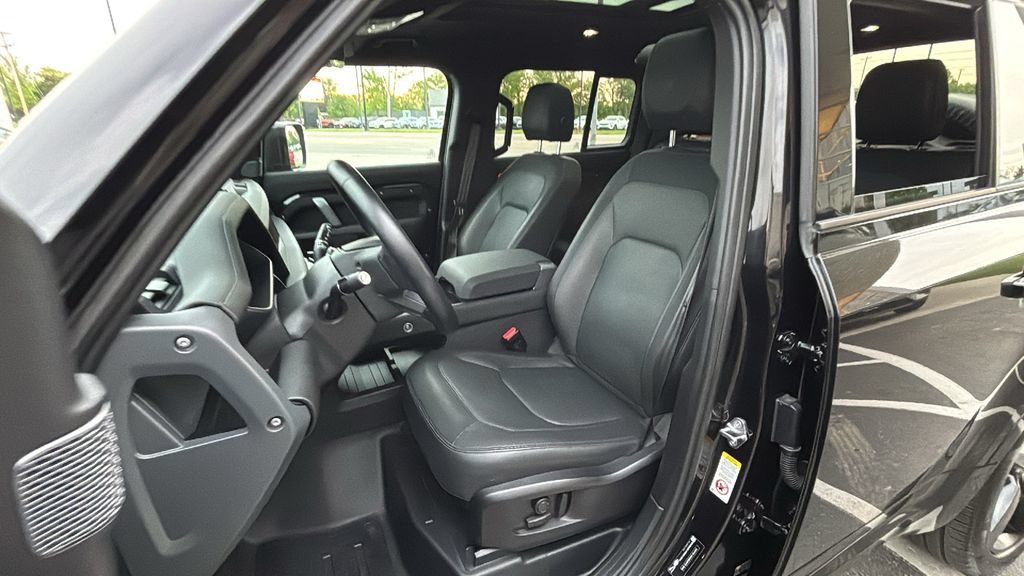 Used 2024 Land Rover Defender 110 X-Dynamic SE AWD/4WD image 25