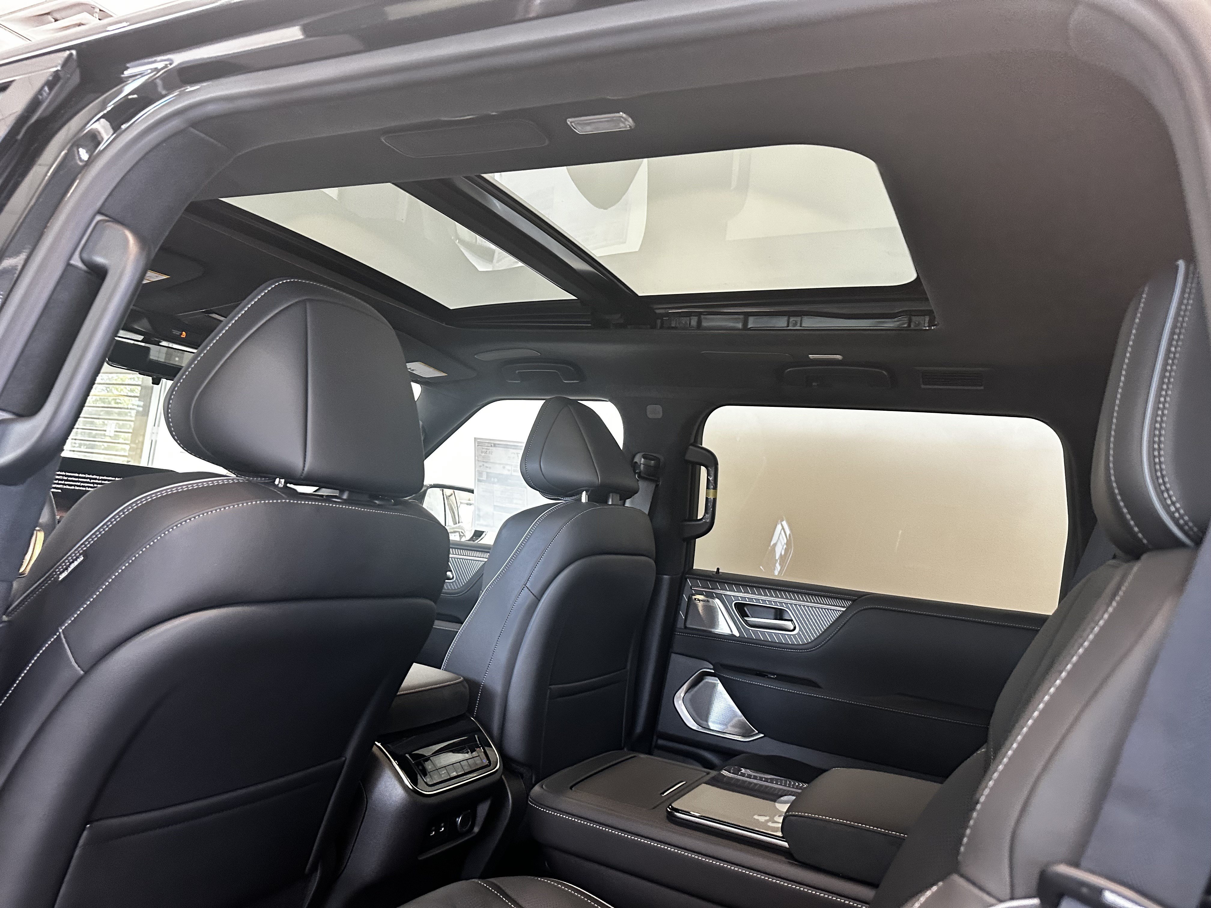 New 2027 INFINITI QX80 Autograph w/ Premium Cargo Package AWD/4WD image 13