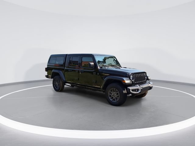 Used 2024 Jeep Gladiator Sport AWD/4WD image 2