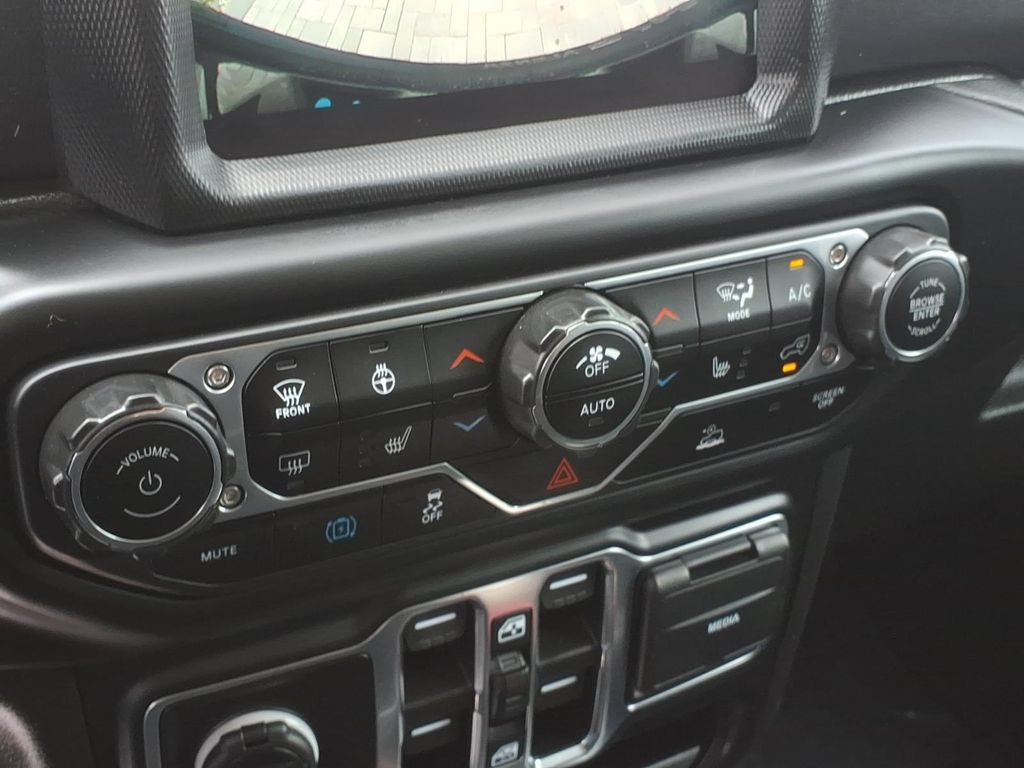 Used 2022 Jeep Wrangler Unlimited Sahara w/ Cold Weather Group AWD/4WD image 12