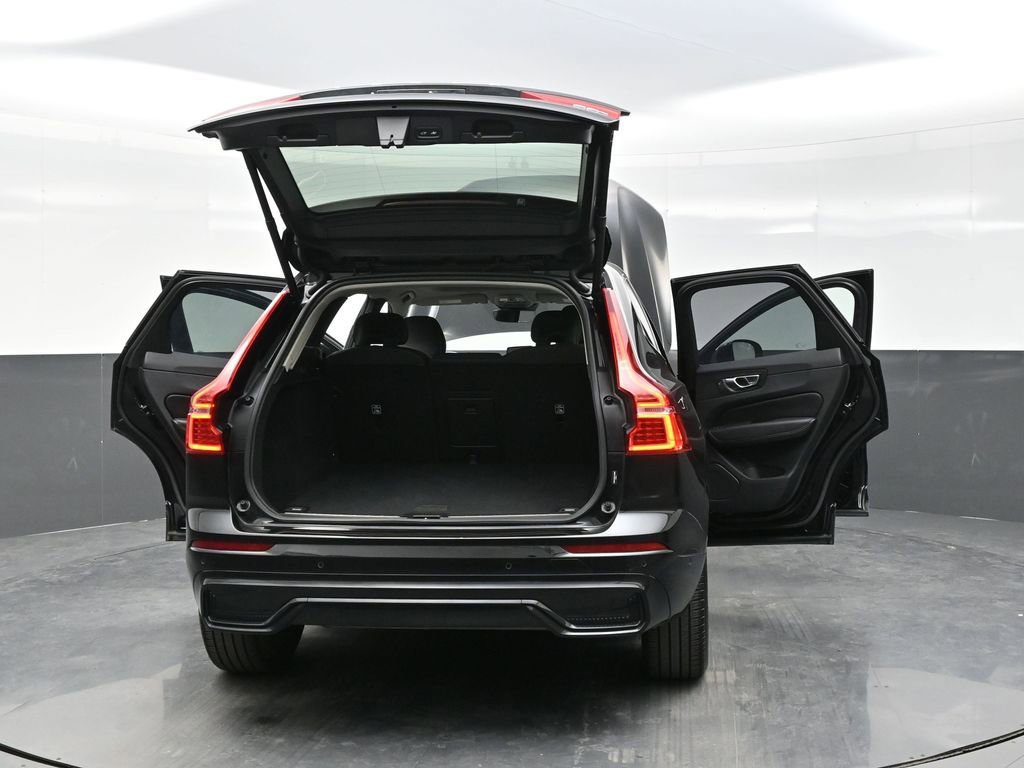 Used 2025 Volvo XC60 B5 Plus AWD/4WD image 43