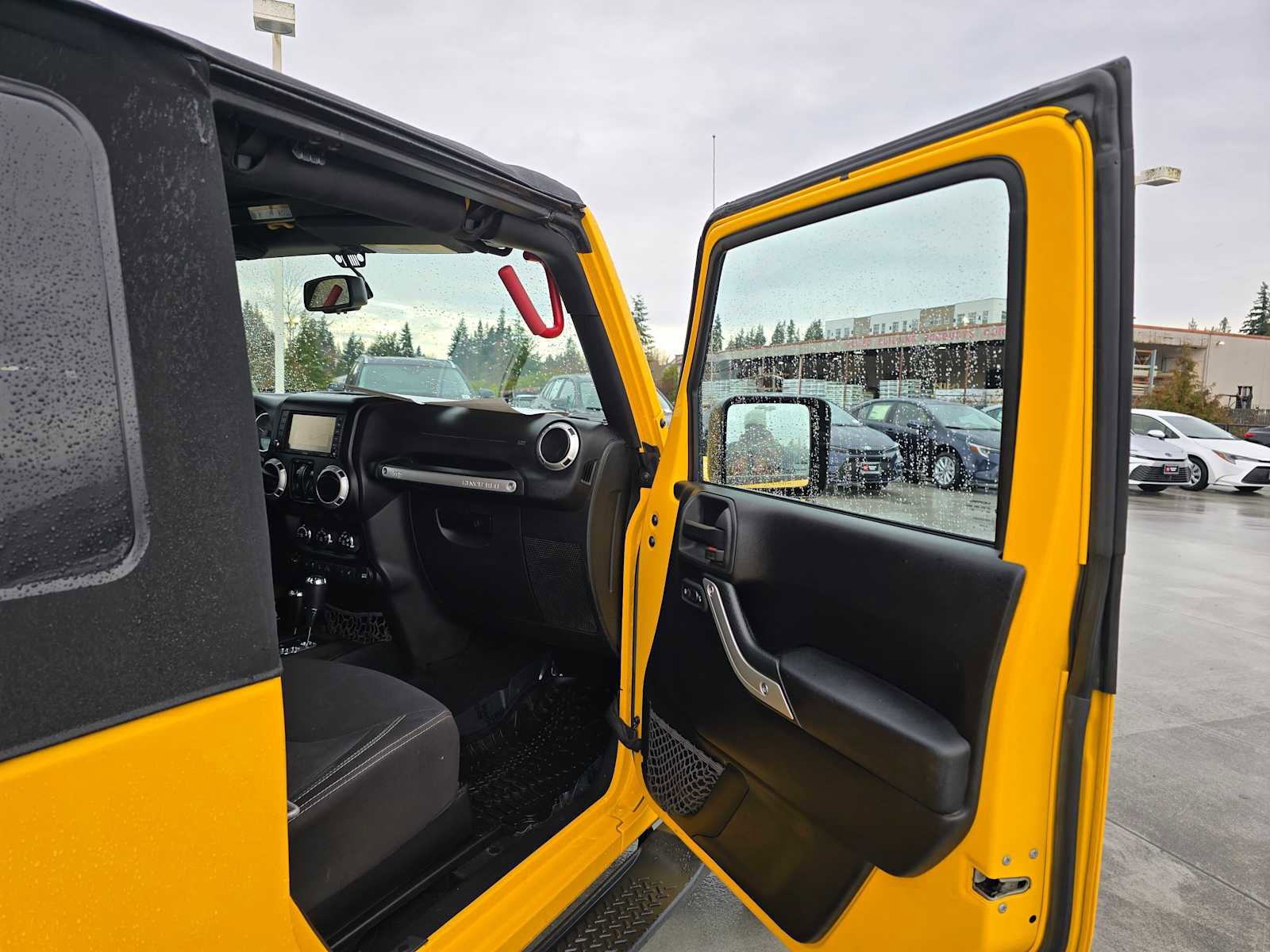 Used 2015 Jeep Wrangler Sahara w/ Connectivity Group image 11