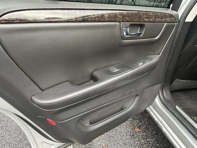 Used 2011 Cadillac DTS Limousine image 21