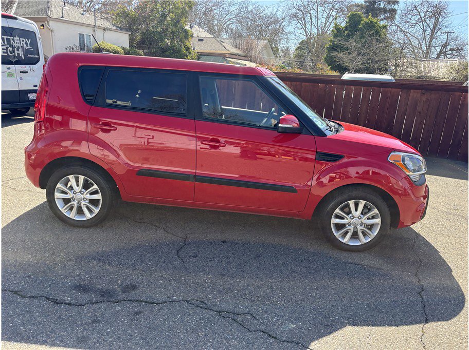 Used 2012 Kia Soul + image 8