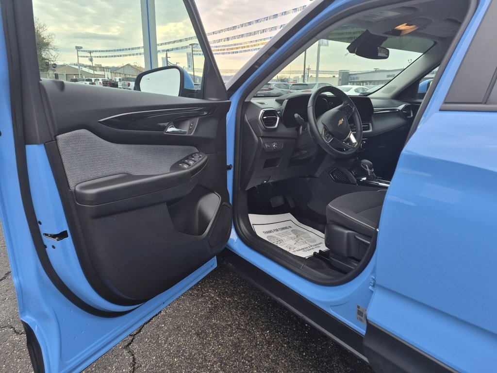 Used 2024 Chevrolet TrailBlazer LT w/ LT Cold Weather Package image 10