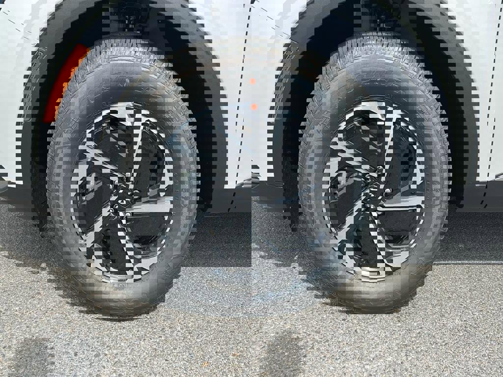 New 2025 Kia Sportage LX image 9