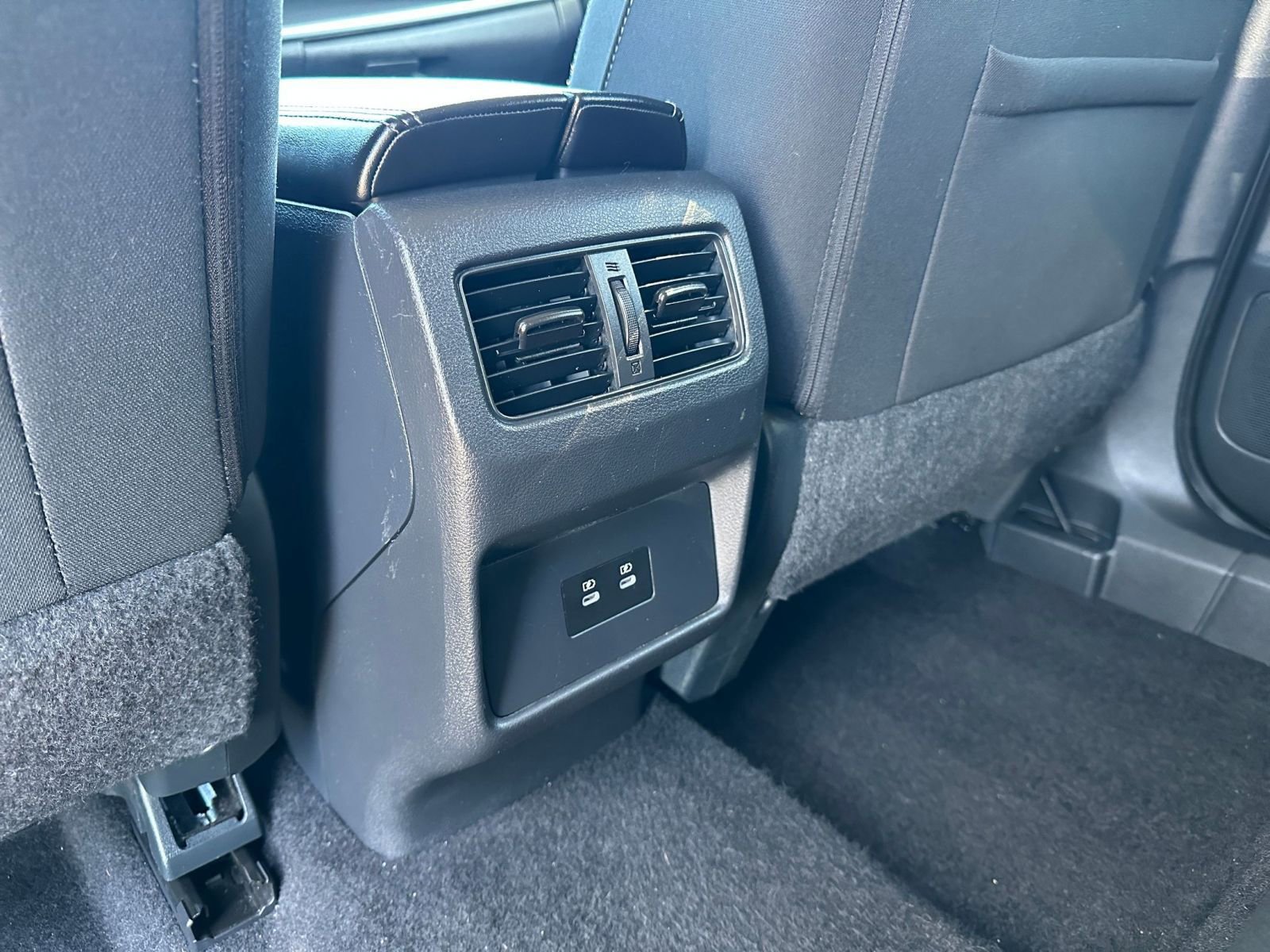 Used 2025 Nissan Rogue SV image 24