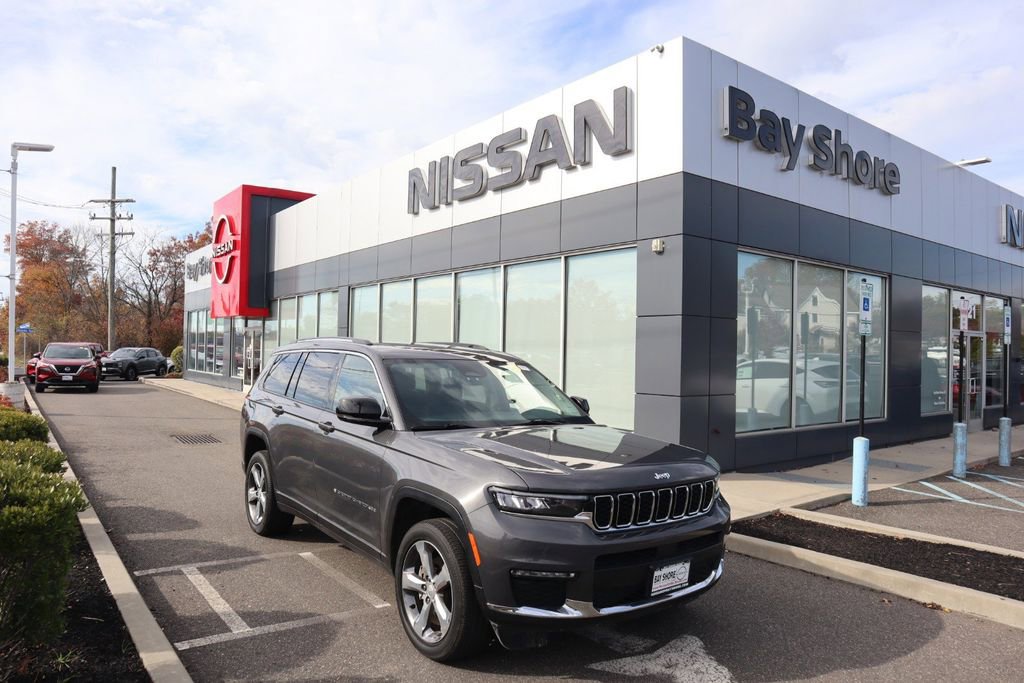Used 2022 Jeep Grand Cherokee L Limited AWD/4WD image 2