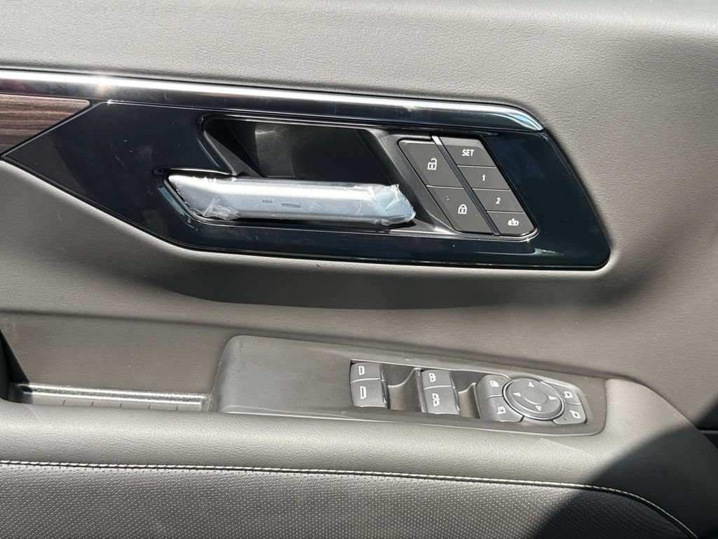 New 2026 Chevrolet Suburban Premier AWD/4WD image 11