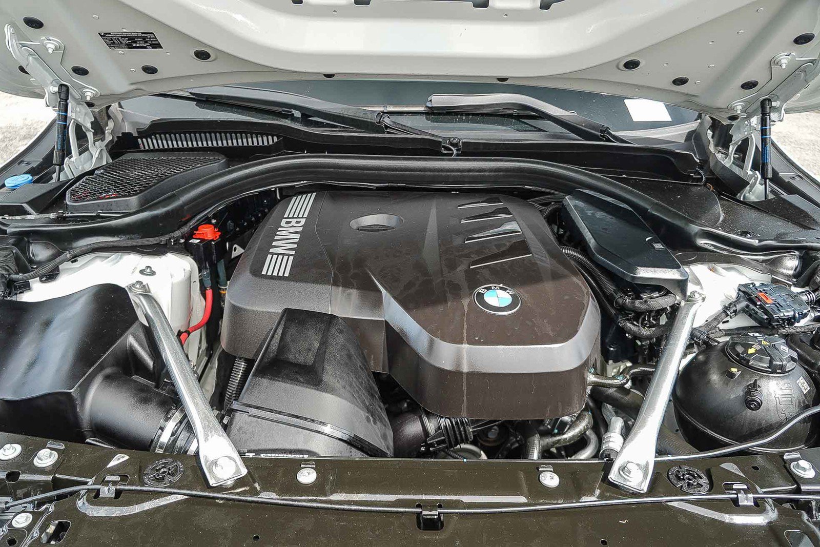 Certified 2025 BMW 530i image 30