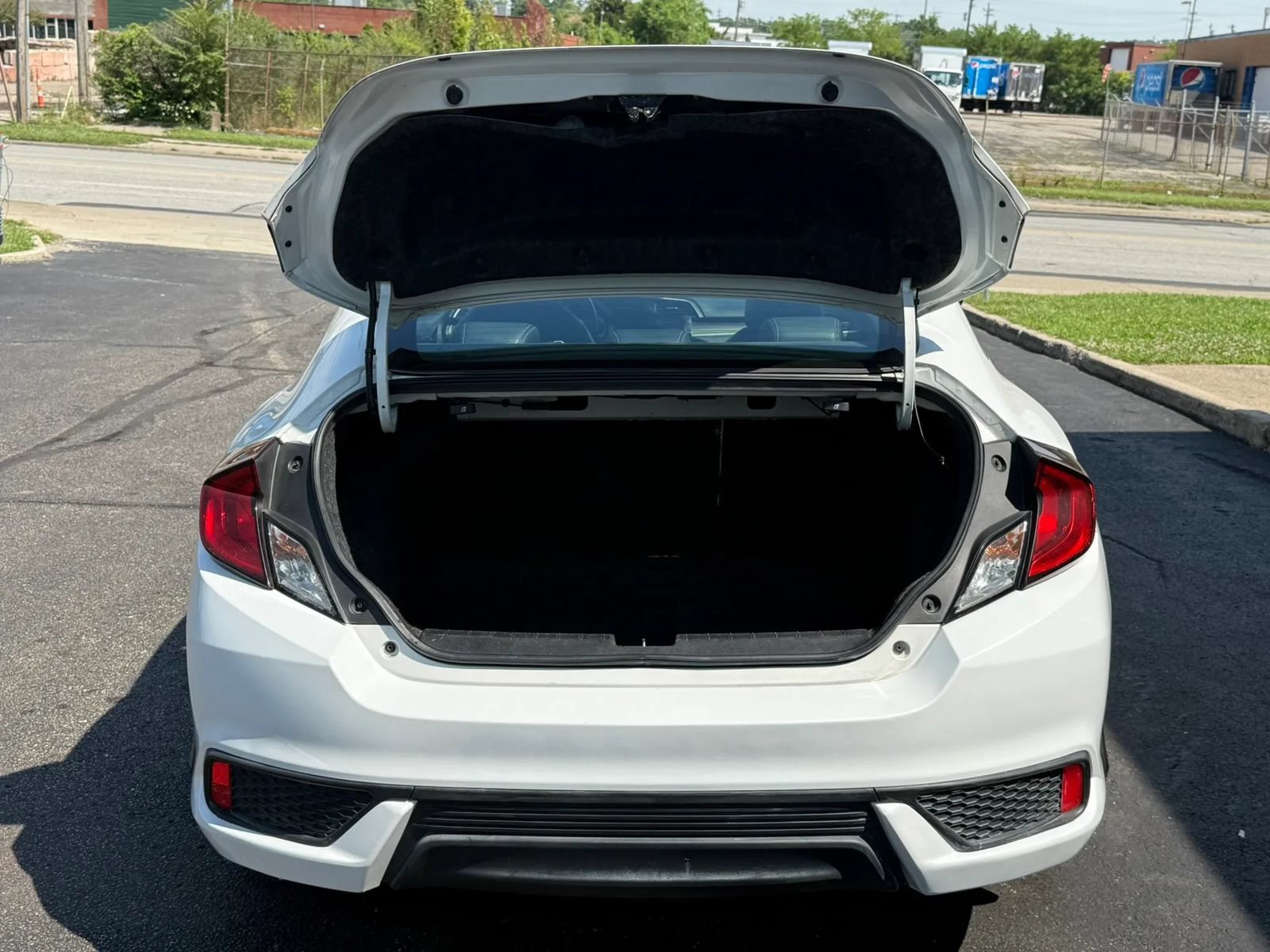 Used 2019 Honda Civic Touring image 9
