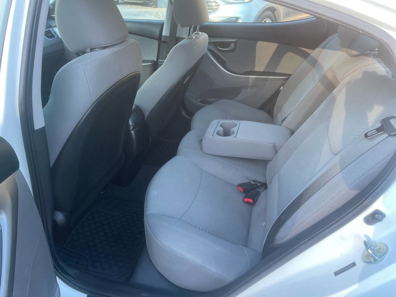Used 2015 Hyundai Elantra SE FWD image 24
