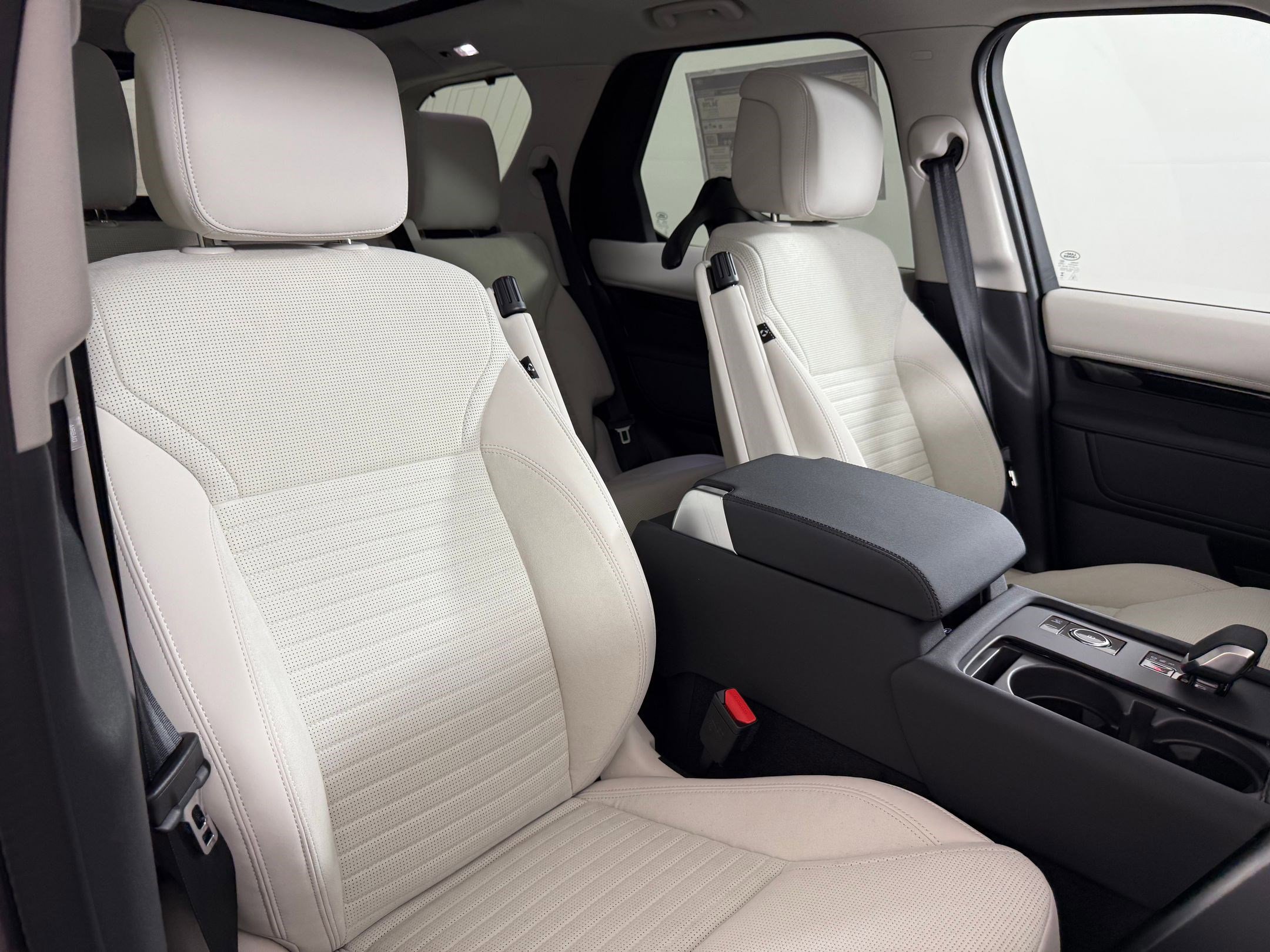New 2026 Land Rover Discovery S AWD/4WD image 27