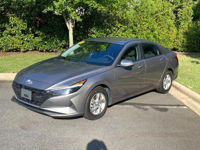 Used 2023 Hyundai Elantra SE FWD image 3