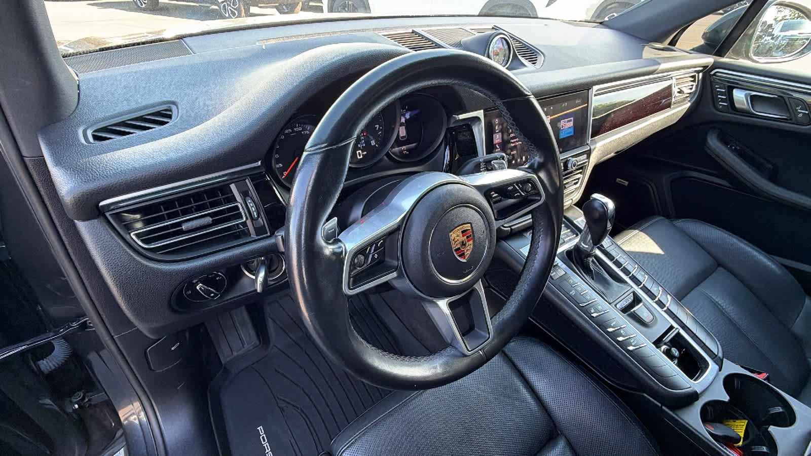 Used 2020 Porsche Macan AWD/4WD image 10