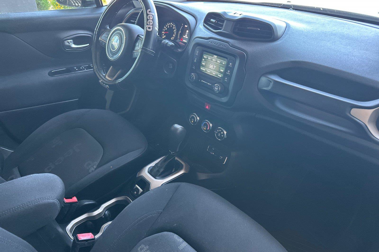 Used 2016 Jeep Renegade Latitude FWD image 16