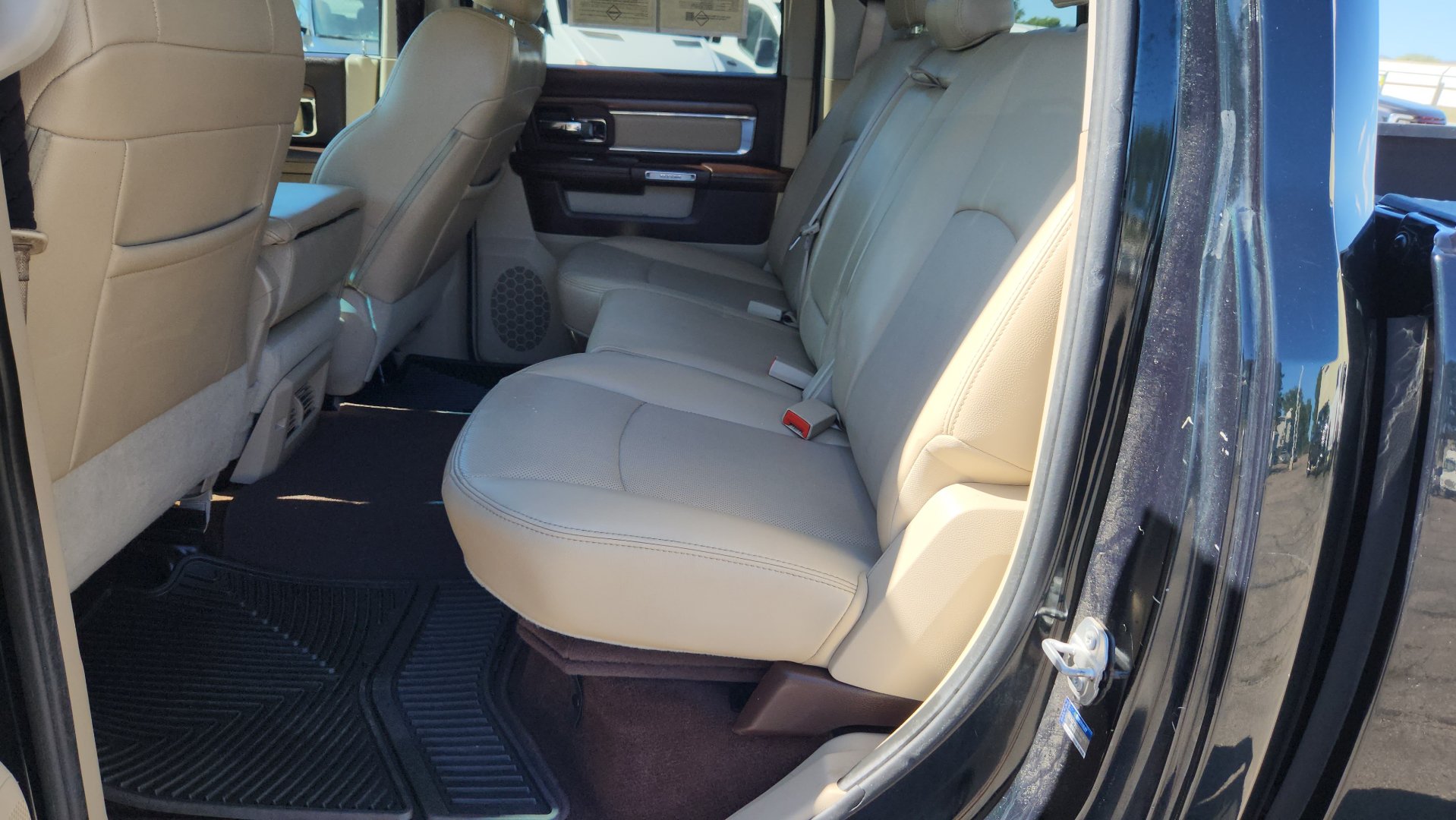 Used 2016 RAM 1500 Laramie AWD/4WD image 19
