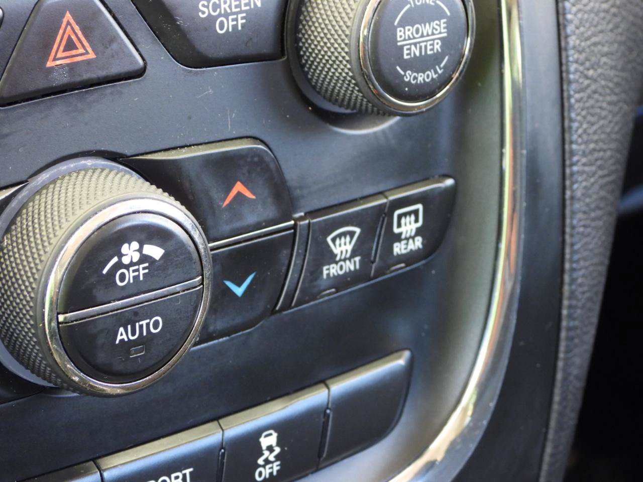 Used 2018 Dodge Durango SXT w/ 3rd Row Seating Group RWD image 73