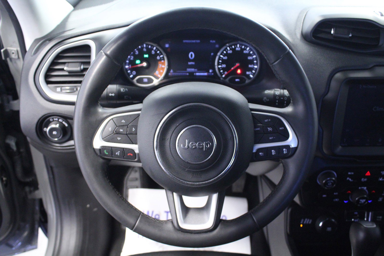 Used 2021 Jeep Renegade Latitude w/ Luxury Group I image 17