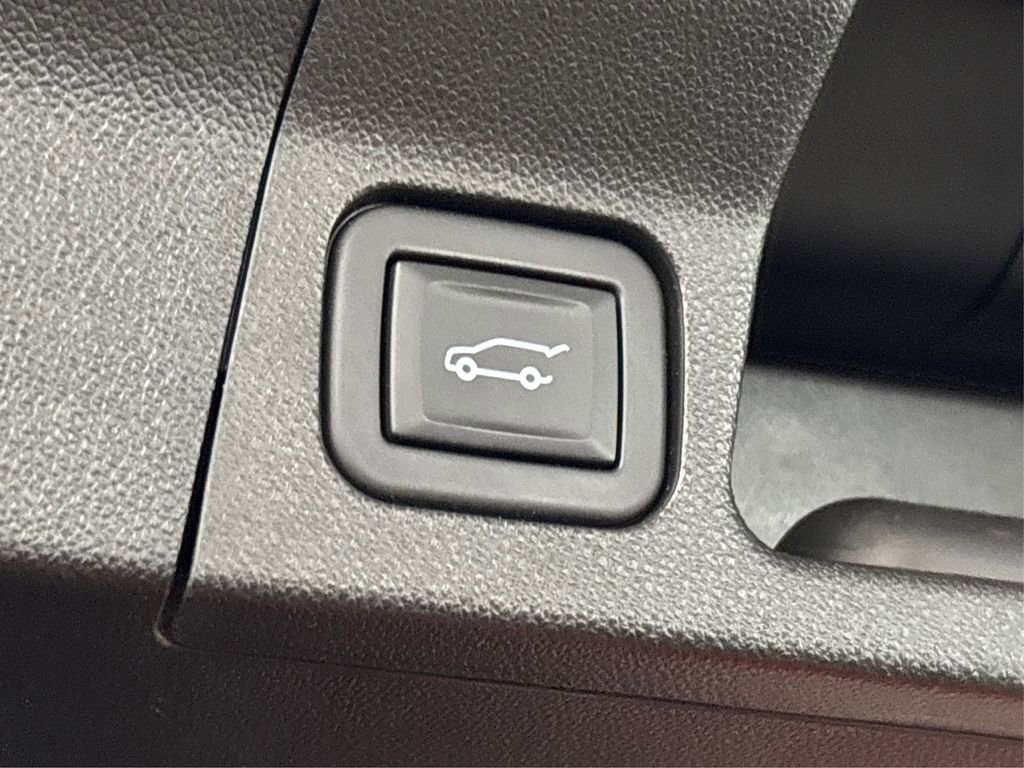 Used 2023 GMC Acadia AT4 image 16