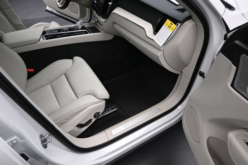 New 2026 Volvo XC60 B5 Ultra w/ Climate Package AWD/4WD image 21