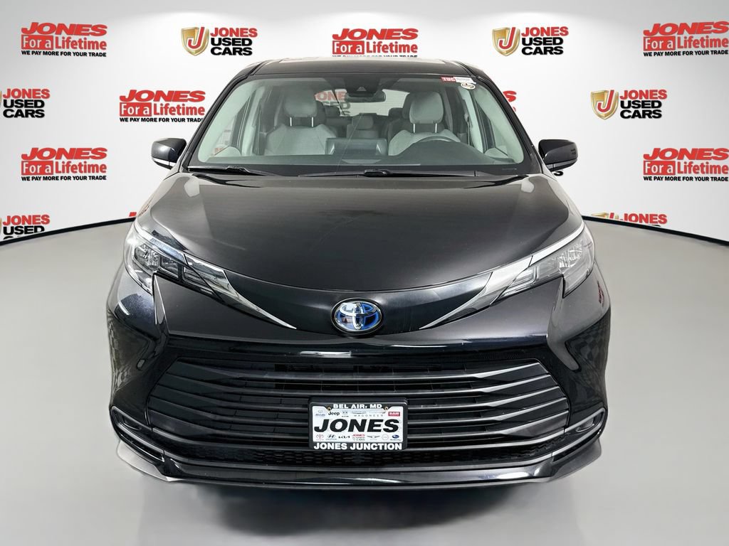 Certified 2024 Toyota Sienna LE FWD image 11