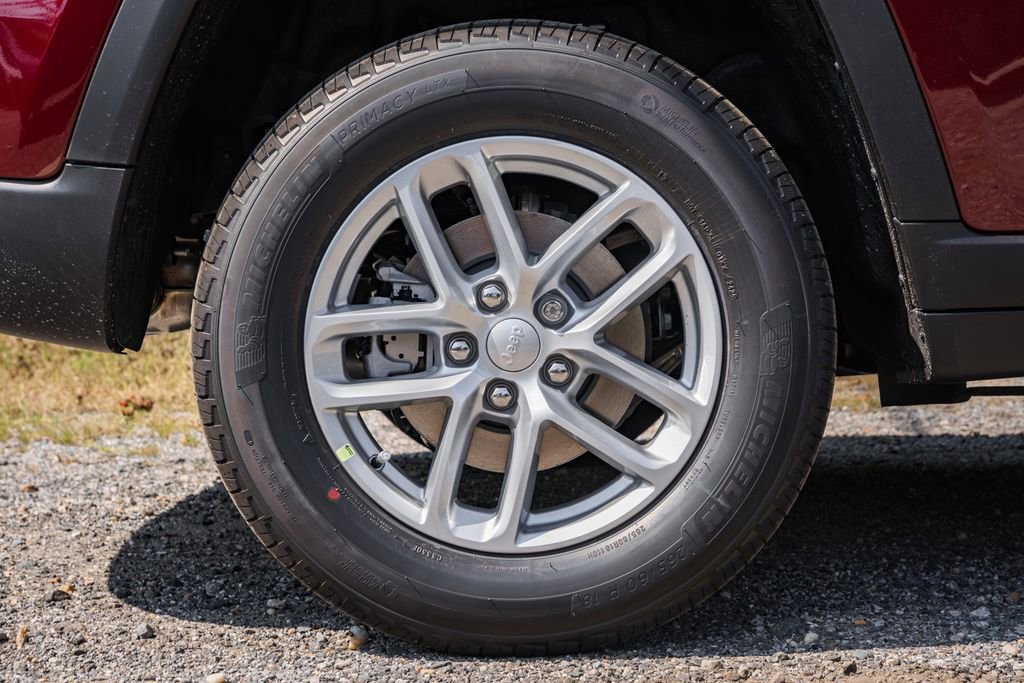 New 2025 Jeep Grand Cherokee Laredo X w/ Luxury Tech Group I image 18