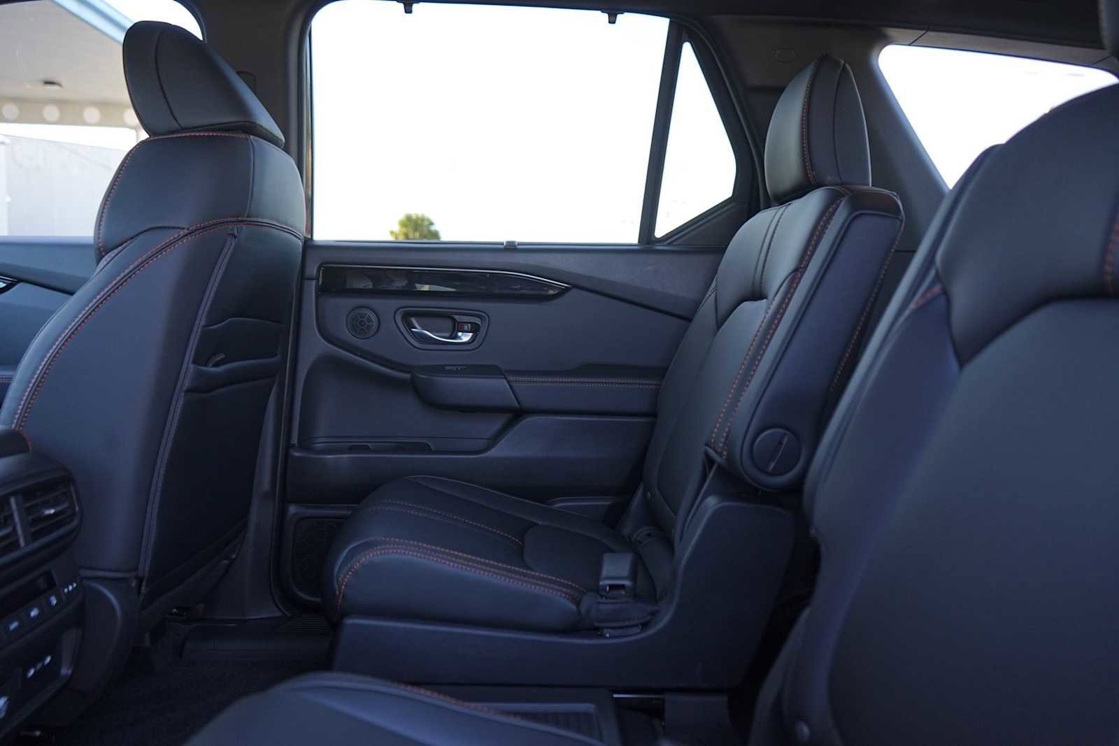 Used 2025 Honda Pilot TrailSport image 14