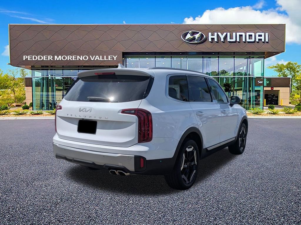 Used 2023 Kia Telluride S image 3
