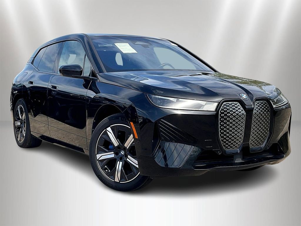 Used 2023 BMW iX xDrive50 w/ Sport Package AWD/4WD image 3